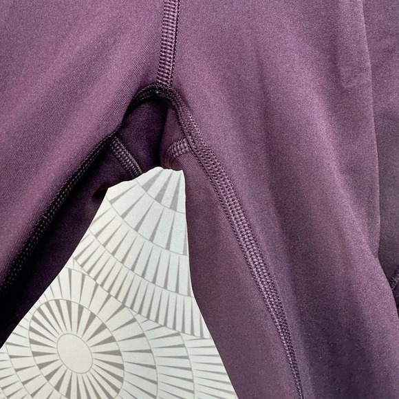 Lululemon Black Cherry Tied To It 7/8 Tight Leggings Women’s Size 2‎ - Picture 6 of 7